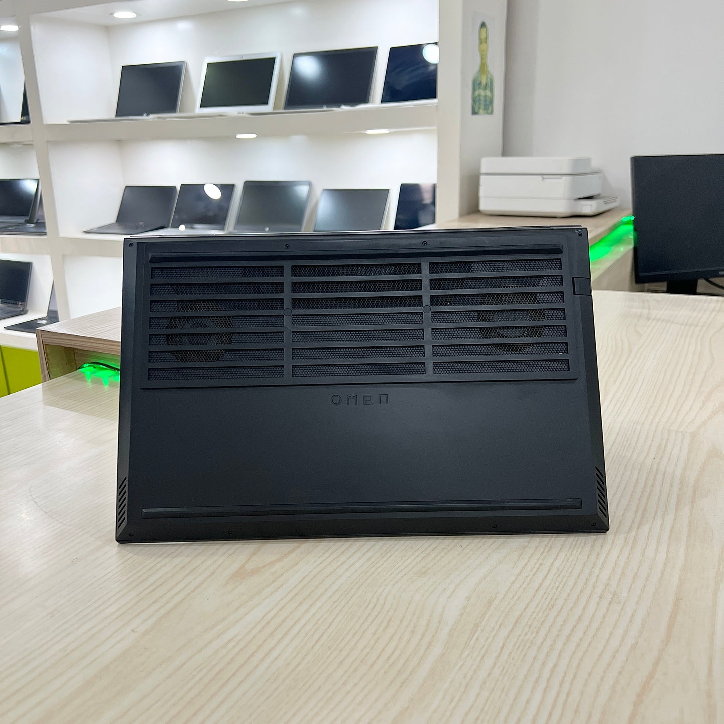 Gamer HP Omen 15-ek0xxx Core i5 10ᵉ Génération, RTX 2060 6Go dédiée, 16Go DDR4, 512Go SSD, 15,6" 144Hz