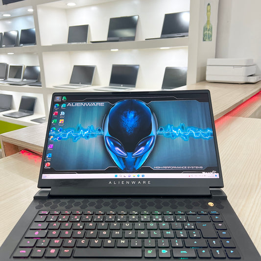 Gamer Alienware M15 R7 - Amd ryzen 7 6800H (Core i7-12ème Génération) - RTX 3060 6Go dédiée - 32Go DDR5 - 2 Téra SSD - 15,6" QHD 240Hz