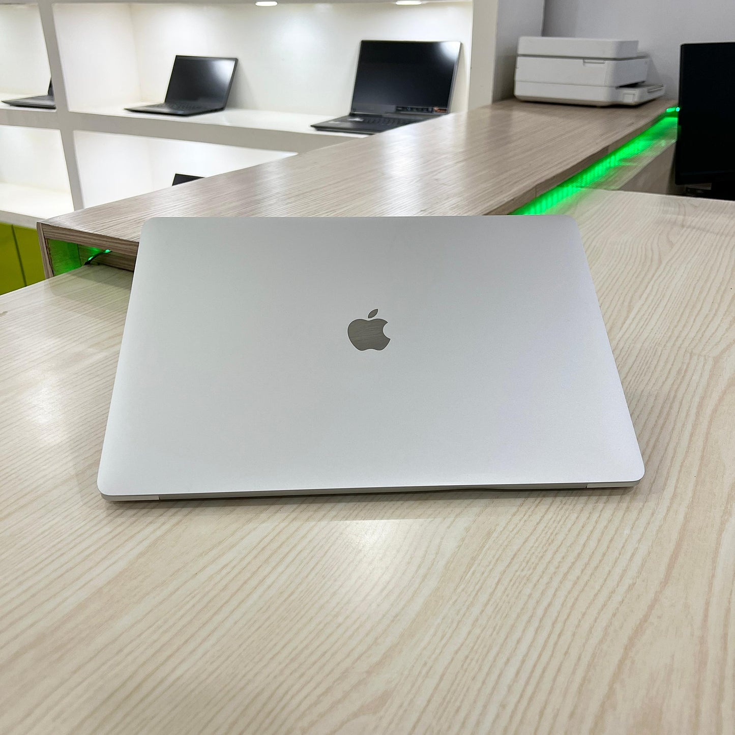 MacBook Pro 2019 - Core i9 - 32Go - 512Go SSD - 16" 3K - Touch Bar - Touch ID