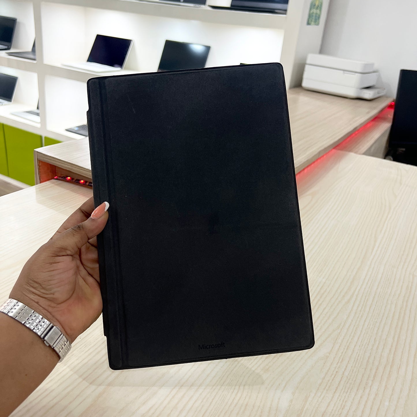 Microsoft Surface Pro - core i5-7ème - 08Go DDR4 - 256Go SSD - 13,3" QHD+ tactile et détachable