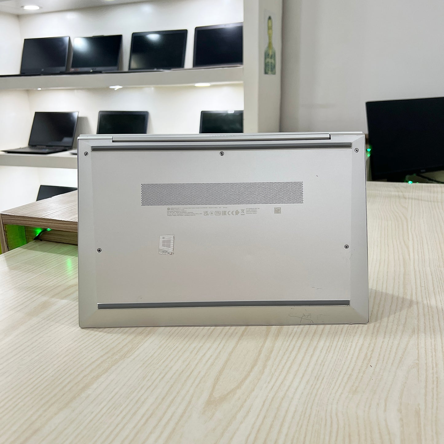 HP EliteBook 840 G8 - core i5-11ème génération- 256Go SSD - 16Go DDR4 - 14" FHD tactile