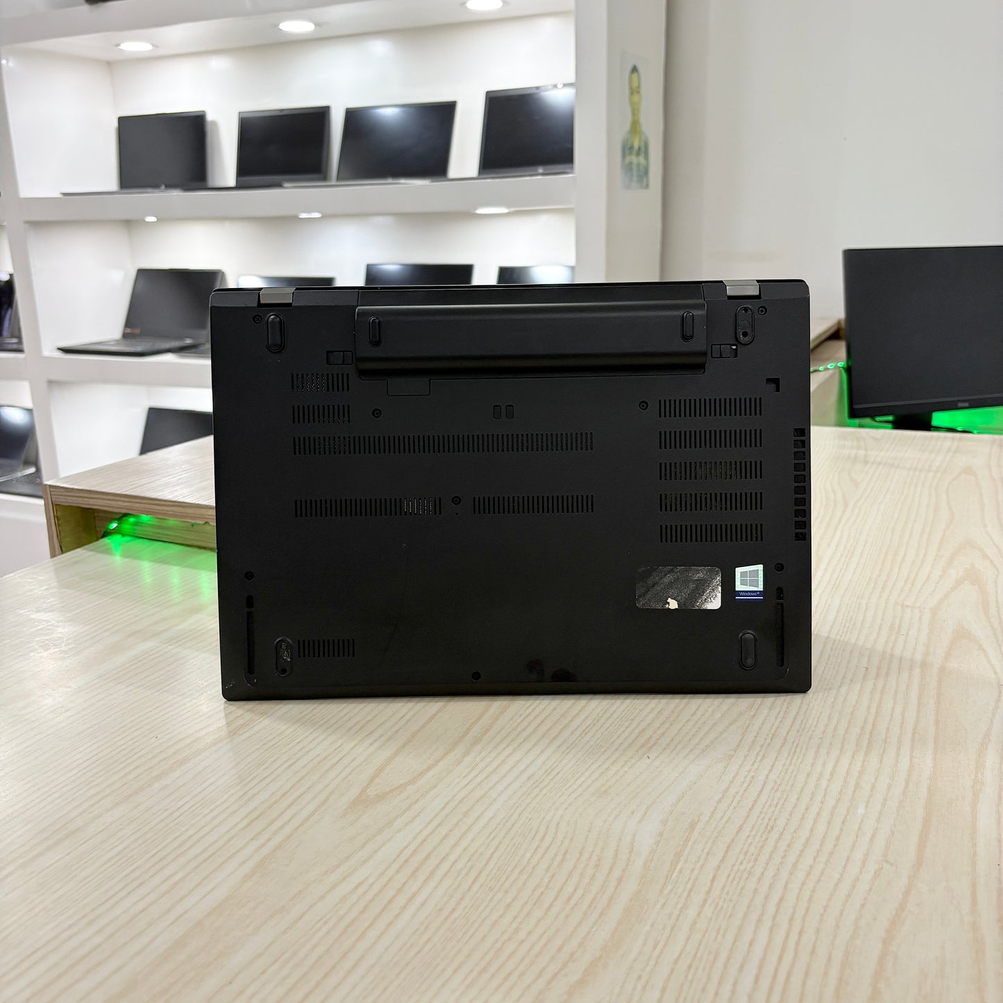 Lenovo Thinkpad T580- Core i5-8ème - NVIDIA GeForce MX150 2Go dédiée - 08Go DDR4 - 256Go SSD- 15,6" FHD