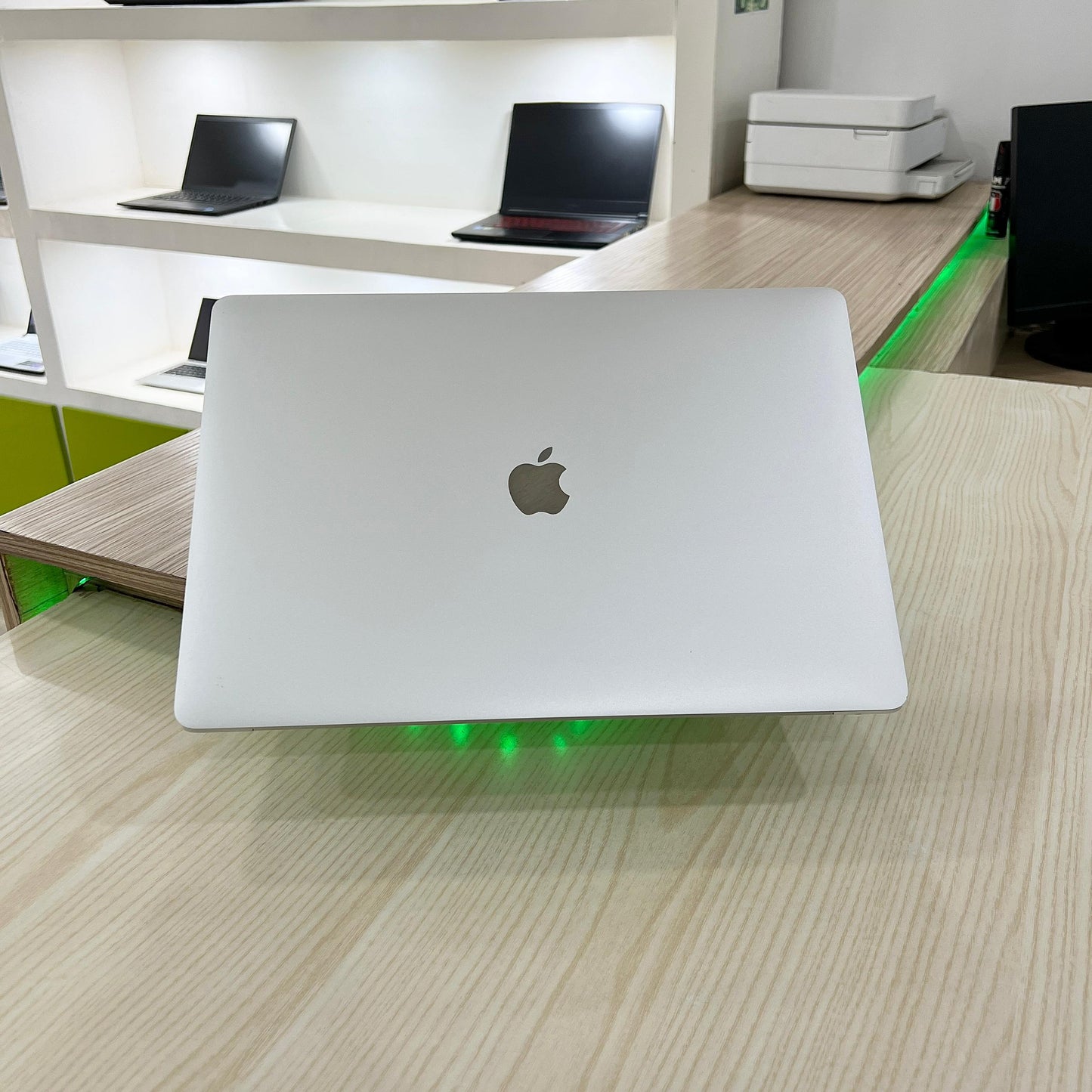 MacBook Pro 2018 - Core i9 - 32Go - 512Go SSD - 15,4" 3K - Touch Bar - Touch ID