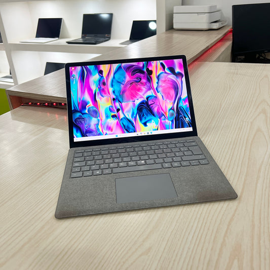 Microsoft Surface laptop- core i5-7ème - 08Go DDR4 - 256Go SSD - 13,5" tactile