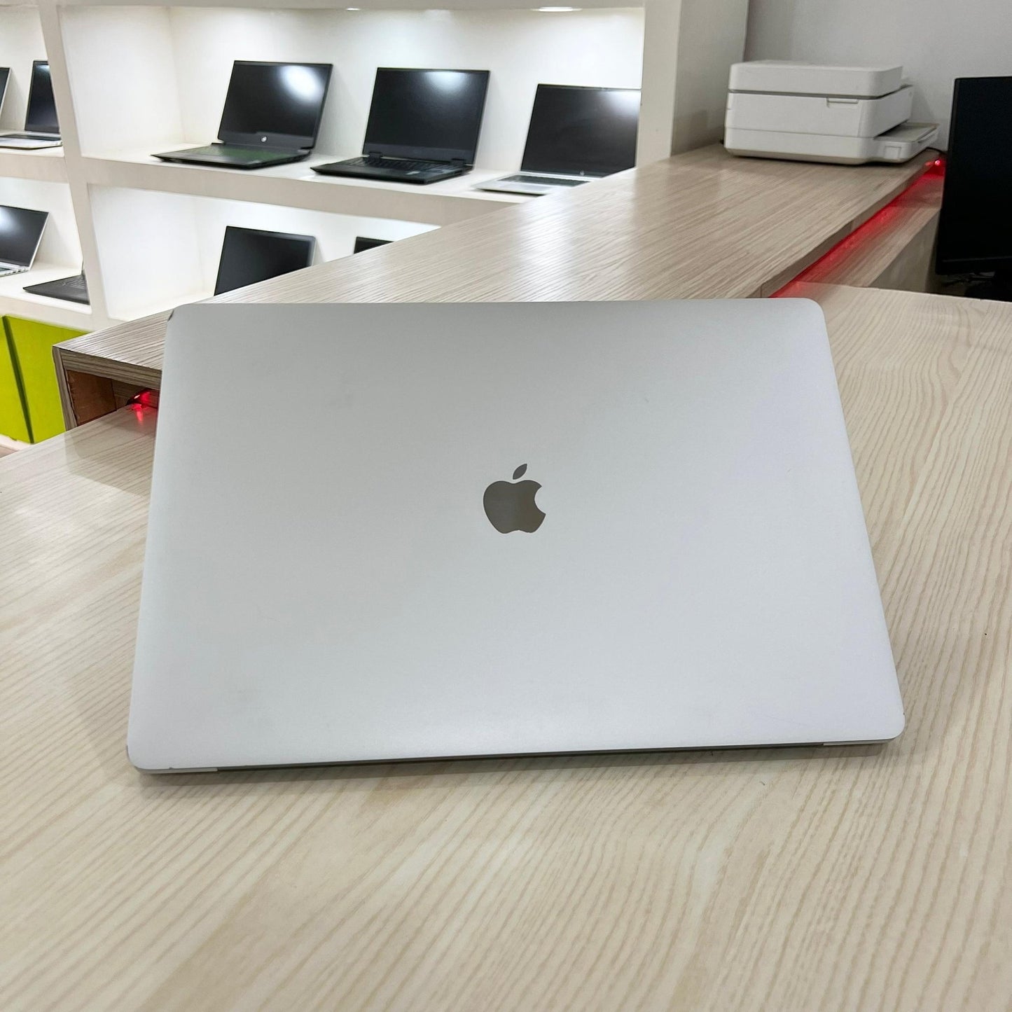 MacBook Pro 2019 - Core i9 - 16Go - 1 téra SSD - 16" 3K - Touch Bar - Touch ID