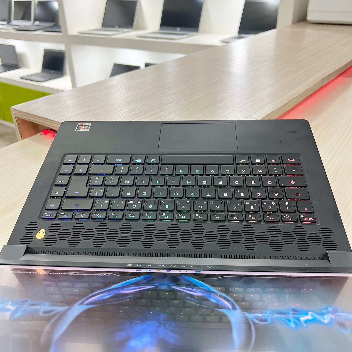 Gamer Alienware M15 R7 - Amd ryzen 7 6800H (Core i7-12ème Génération) - RTX 3060 6Go dédiée - 32Go DDR5 - 2 Téra SSD - 15,6" QHD 240Hz