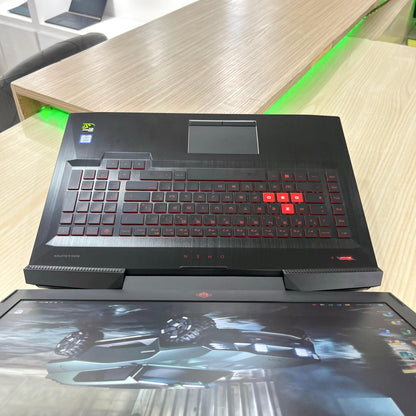 Gamer HP OMEN 17-an0xx - Core i7-7ème génération - NVIDIA GeForce GTX 1070 8Go dédiée - 16Go DDR4 - 256Go SSD & 1 Téra HDD - 17" FHD