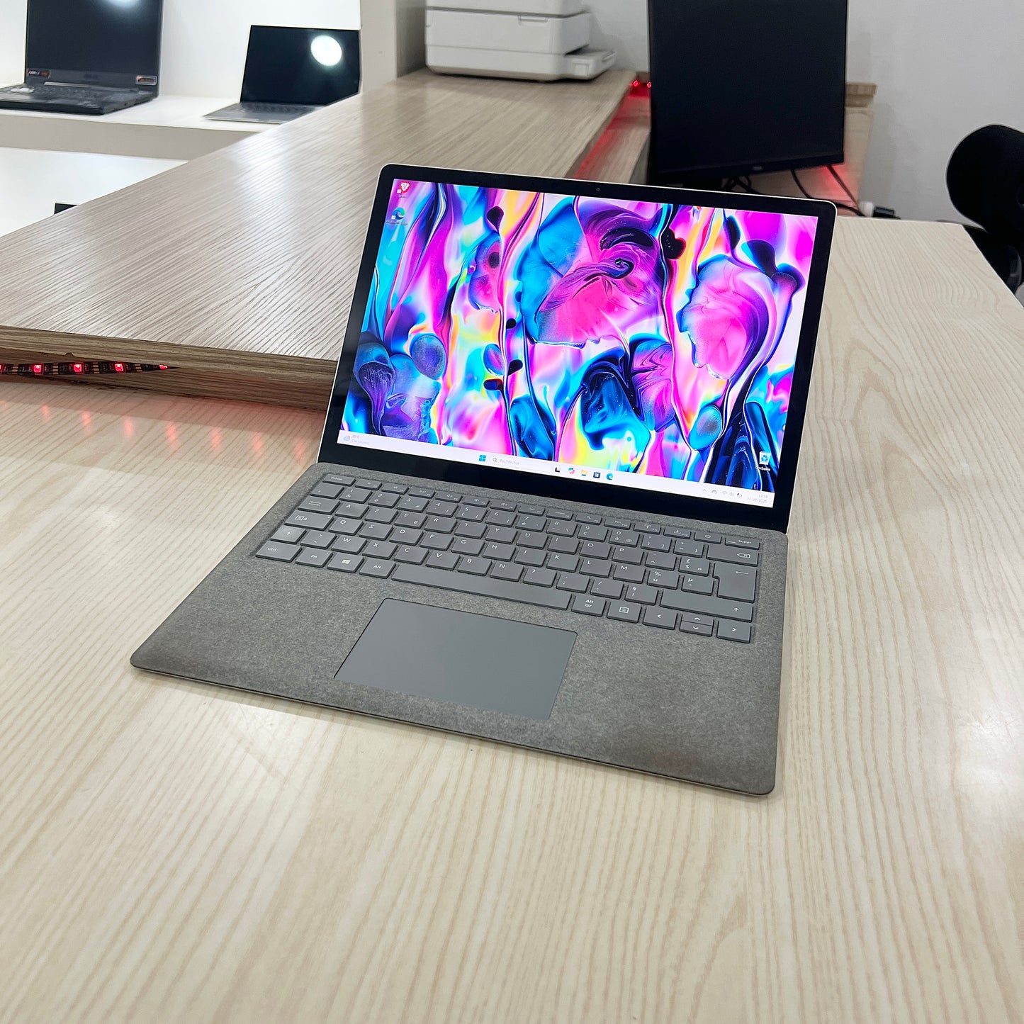 Microsoft Surface laptop- core i5-7ème - 08Go DDR4 - 256Go SSD - 13,5" tactile