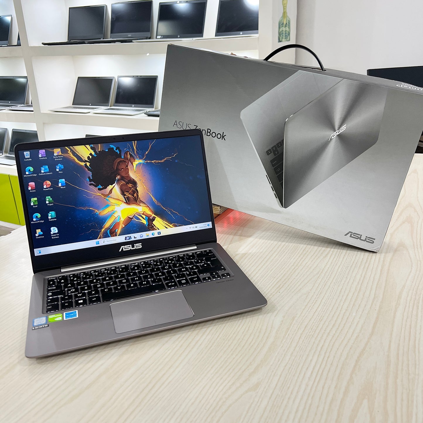 Mini Gamer Asus Zenbook 14-  Core i7-8ème Génération - GeForce MX130 2Go dédiée - 08Go DDR4 - 128Go SSD & 1 Téra HDD - 14" FHD