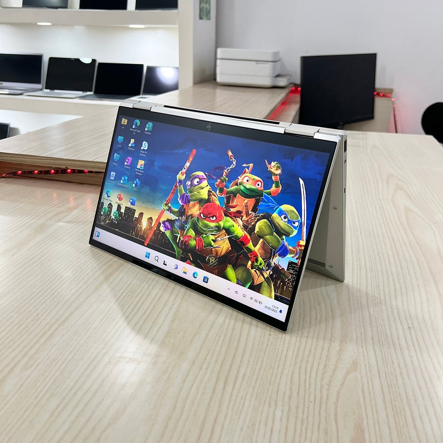 Hp Elitebook x360 1030 G7
 - Core i5-10ème - 08Go DDR4 - 512Go SSD - 13,3" FHD tactile et pliable à 360°