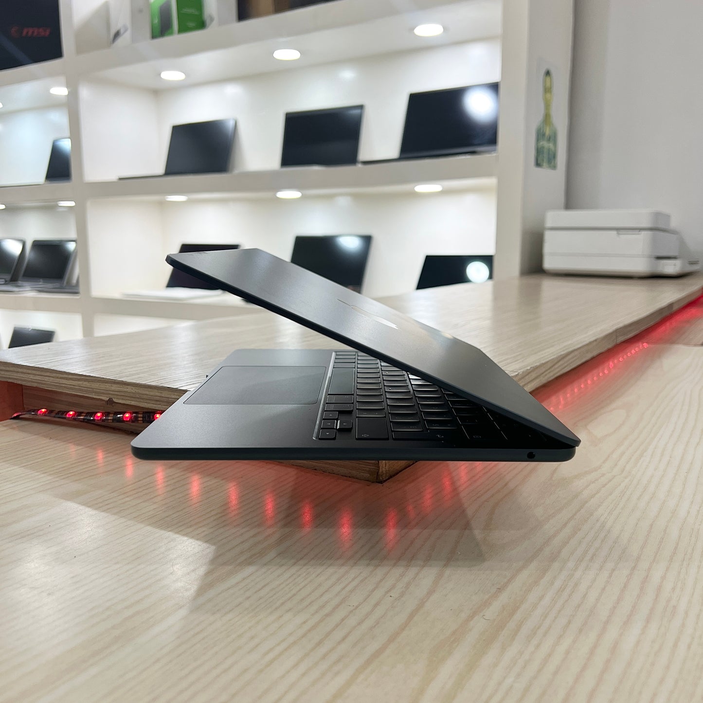 MacBook Air année 2022- Puce M2 - 08Go DDR4- 256Go SSD - 13,6" 2K
