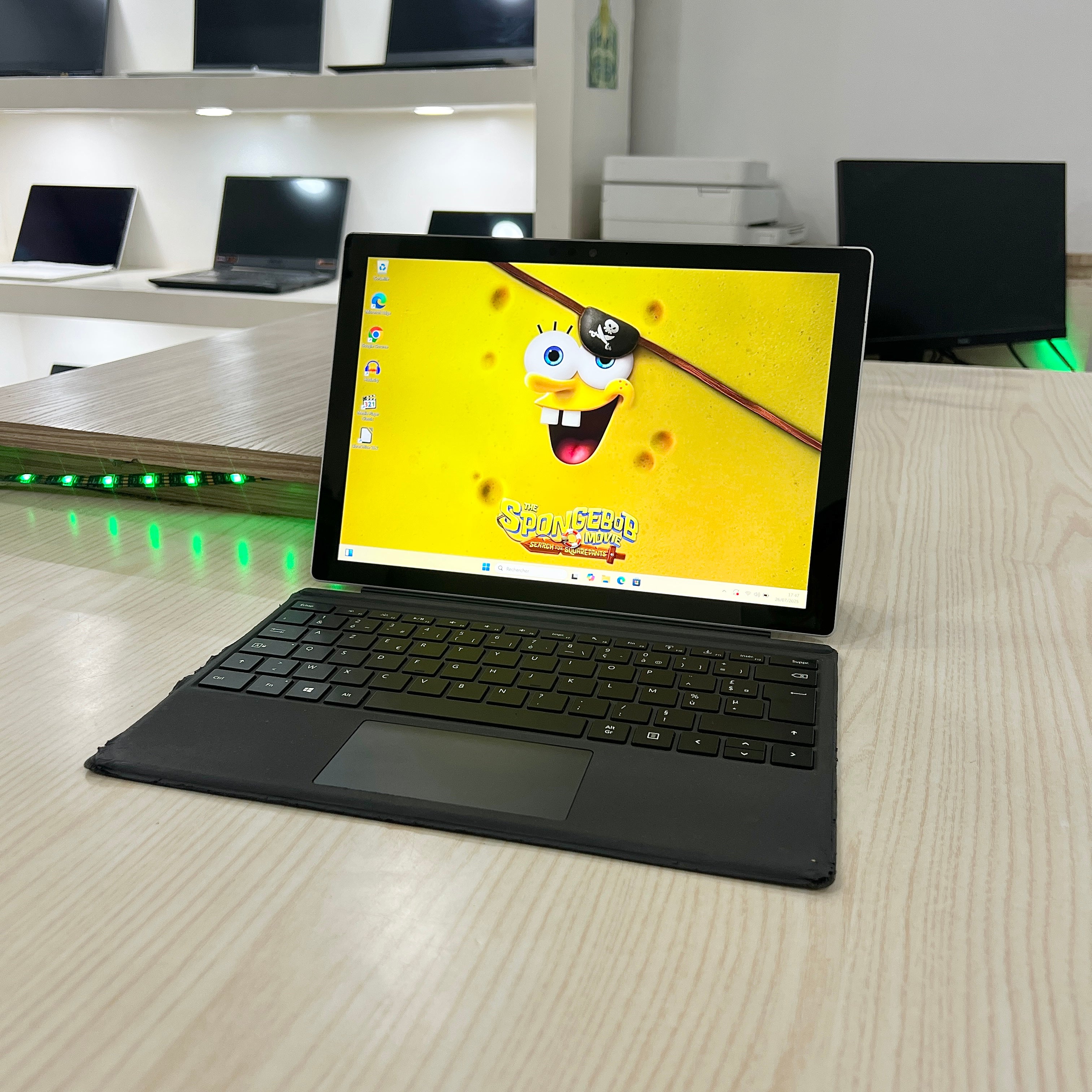 Microsoft Surface Pro - core i5-7ème - 08Go DDR4 - 256Go SSD - 13,3