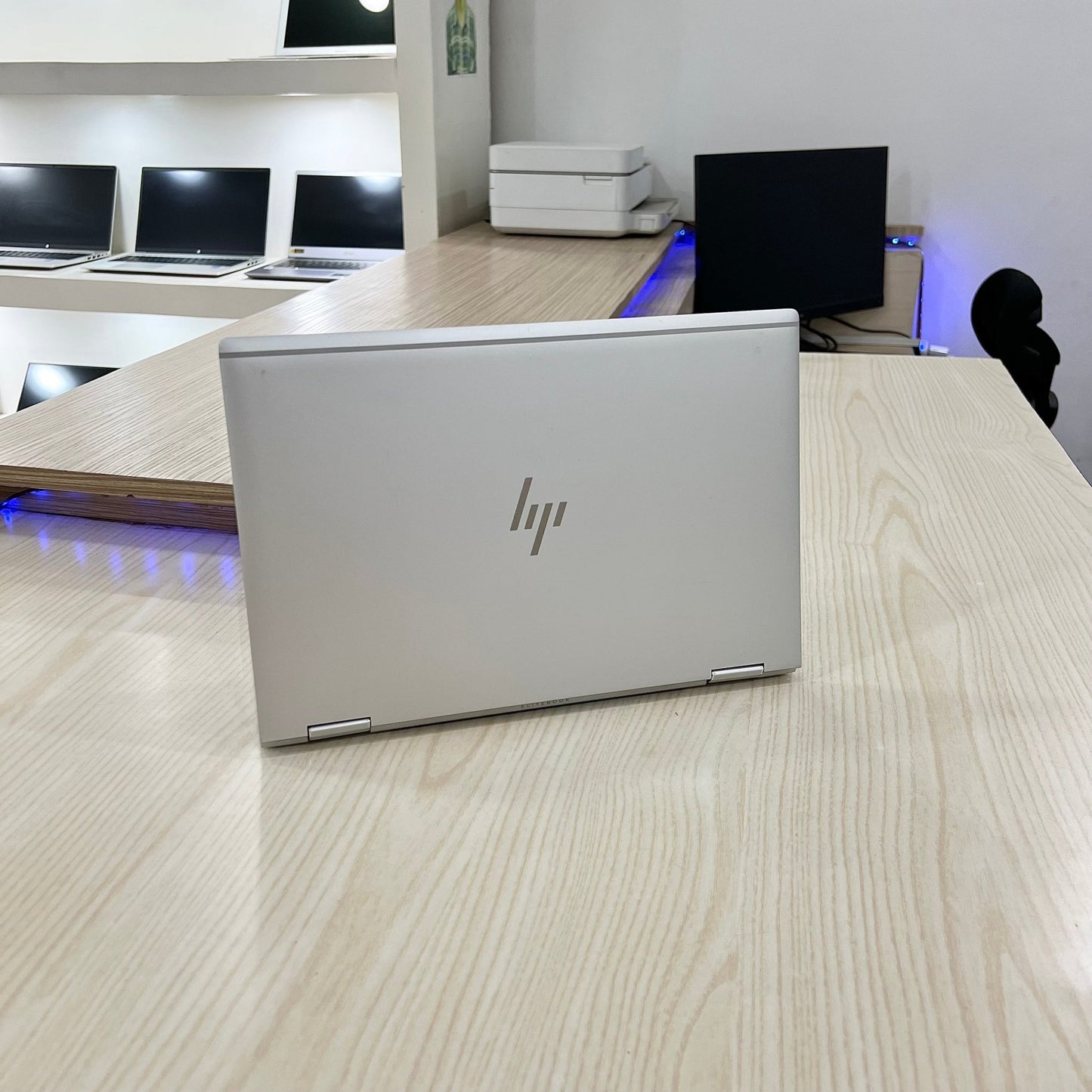 HP EliteBook x360 1040 G5 - Core i5-10ème - 16Go DDR4 - 256Go SSD - 14" FHD tactile