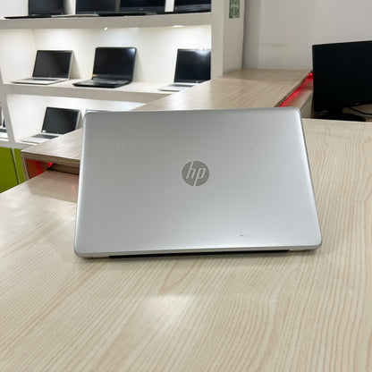 Mini Gamer Hp laptop 15-bs0xx-  Core i5-7ème Génération - AMD Radeon R7 M340 4Go dédiée - 08Go DDR4 - 256Go SSD- 15,6"
