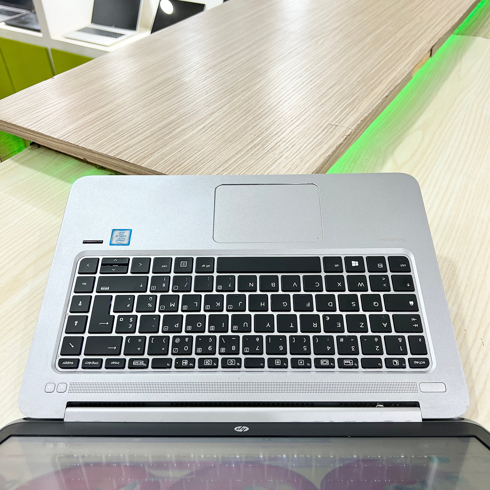 HP EliteBook folio 1040 G3 - Core i5-6ème - 08Go DDR4 - 256Go SSD - 14" FHD - Mon Ordi