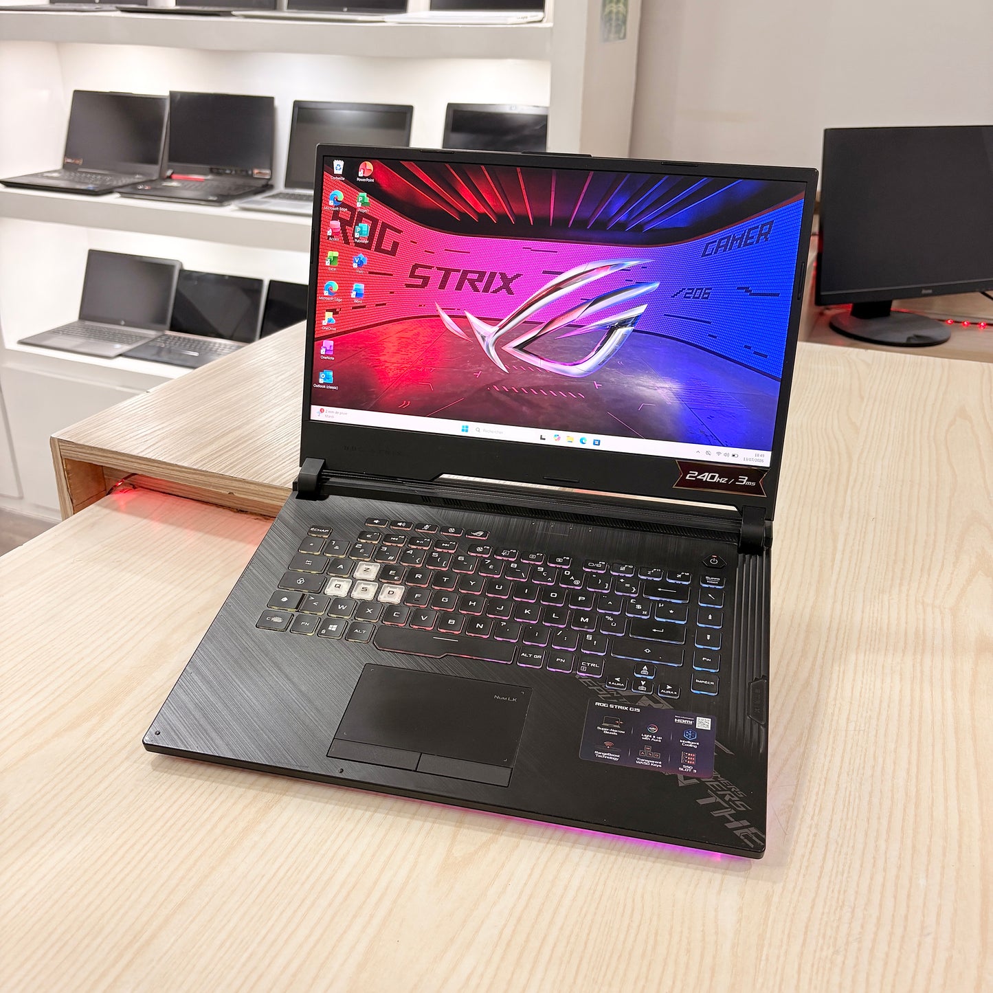 Asus Rog Strix G512LV- Core i7-10ème - NVIDIA GeForce RTX 2060 6Go dédiée - 16Go DDR4 - 512Go SSD - 15,6" FHD 240Hz