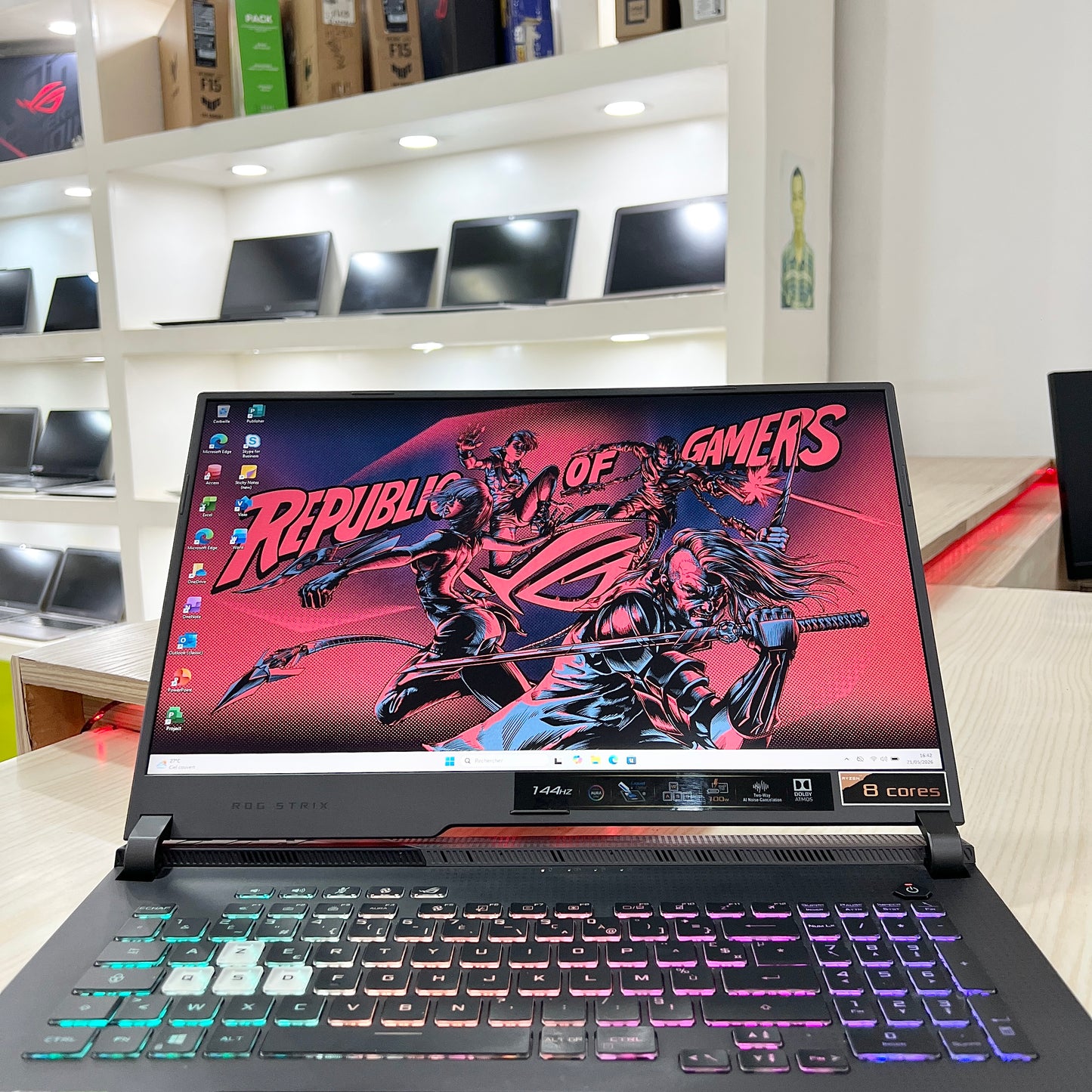 Gamer Asus Rog Strix G713IE-  Amd Ryzen 7 4800H (core i7-10ème génération) - RTX 3050 Ti 4Go dédiée - 16Go DDR4 - 512 SSD - 17,3"FHD 144Hz