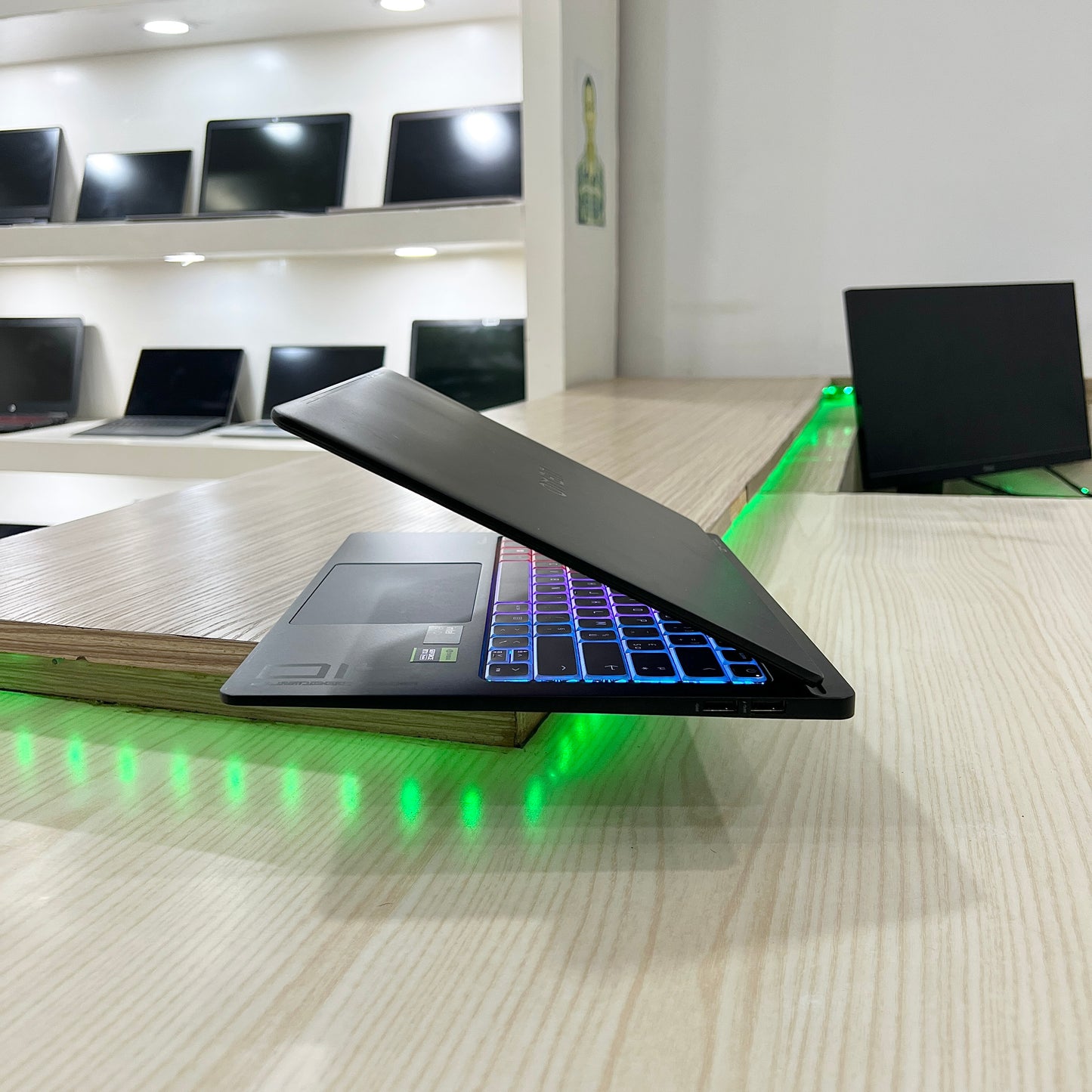 Gamer Hp Omen Transcend 14-fb0xxx -  Intel Core Ultra 9 185H RTX 4060 8Go dédiée , 32Go DDR5, 1 Téra SSD, 14" 3k Oled 120Hz