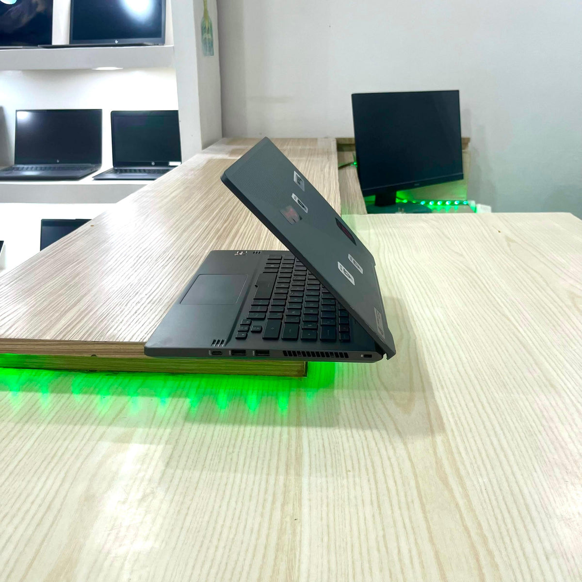 Gamer Asus Rog Zephyrus G14 GA401IV Amd Ryzen 9 4900HS (Core i9 10ème) Gén, GTX 2060 6Go dédiée, 16Go DDR4, 1 Téra SSD, 14" FHD 120Hz
