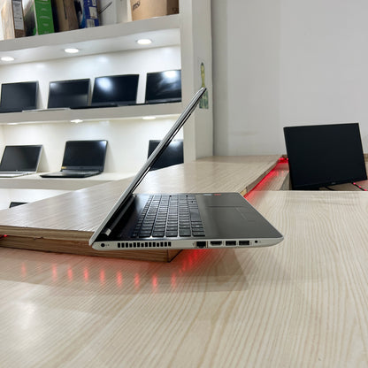 Mini Gamer Hp laptop 15-bs0xx-  Core i5-7ème Génération - AMD Radeon R7 M340 4Go dédiée - 08Go DDR4 - 256Go SSD- 15,6"