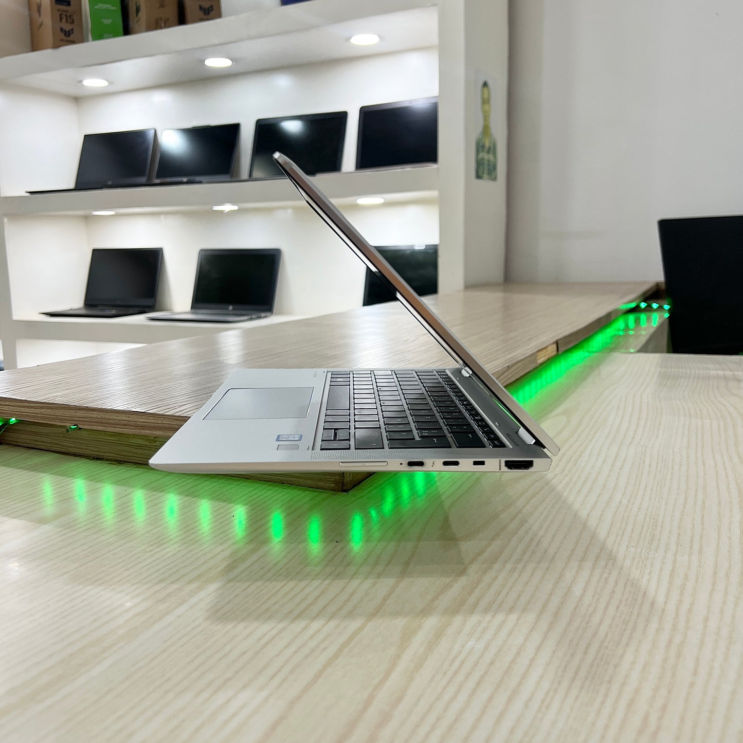 HP EliteBook x360 1030 G3 - Core i5-8ème - 08Go DDR4 - 512Go SSD - 13,3" FHD Tactile & pliable à 360°