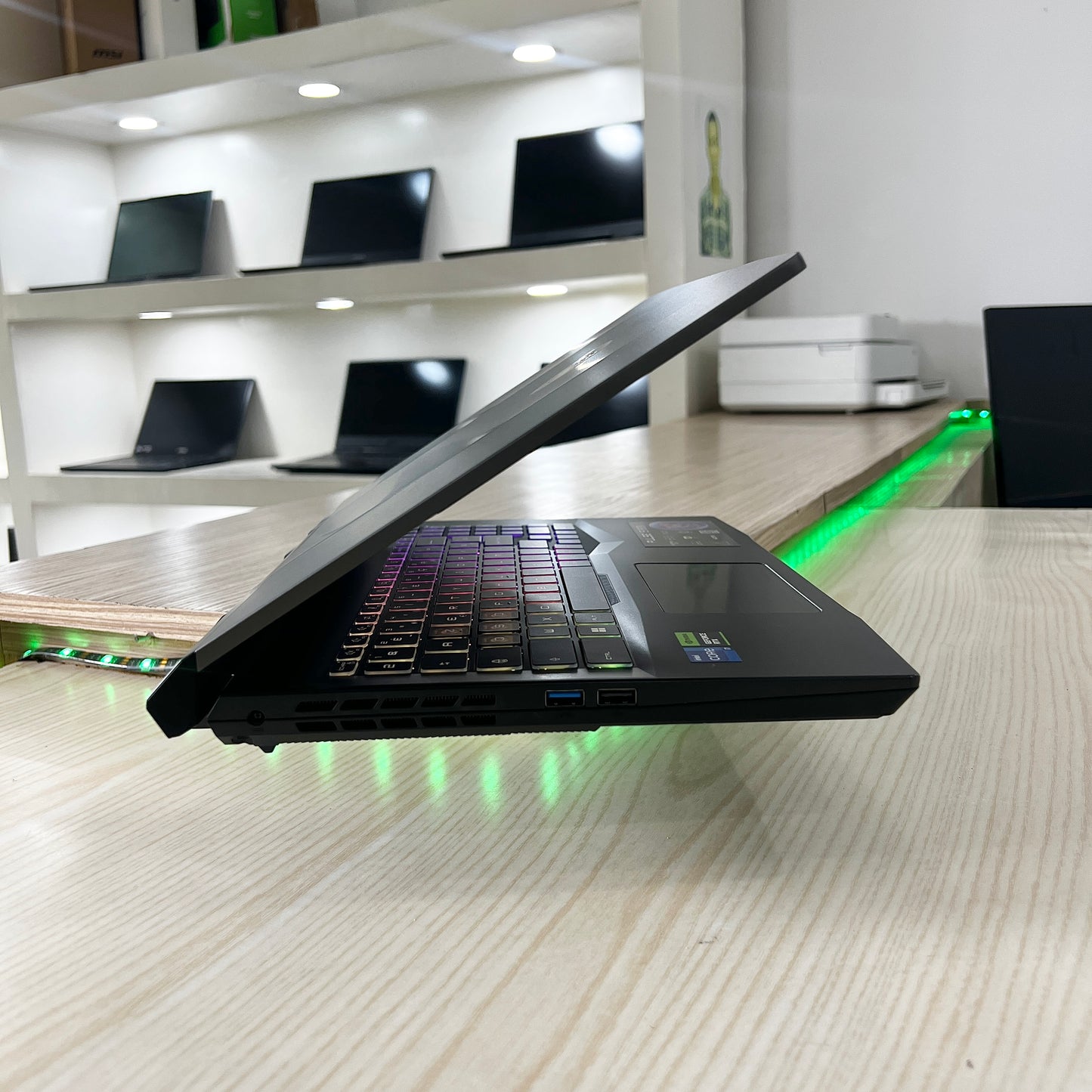 Gamer MSI PULSE 15 B13V
-  Core i7-13ème Génération - RTX 4070 8Go dédiée - 16Go DDR5 - 512Go SSD - 15,6"FHD 239Hz