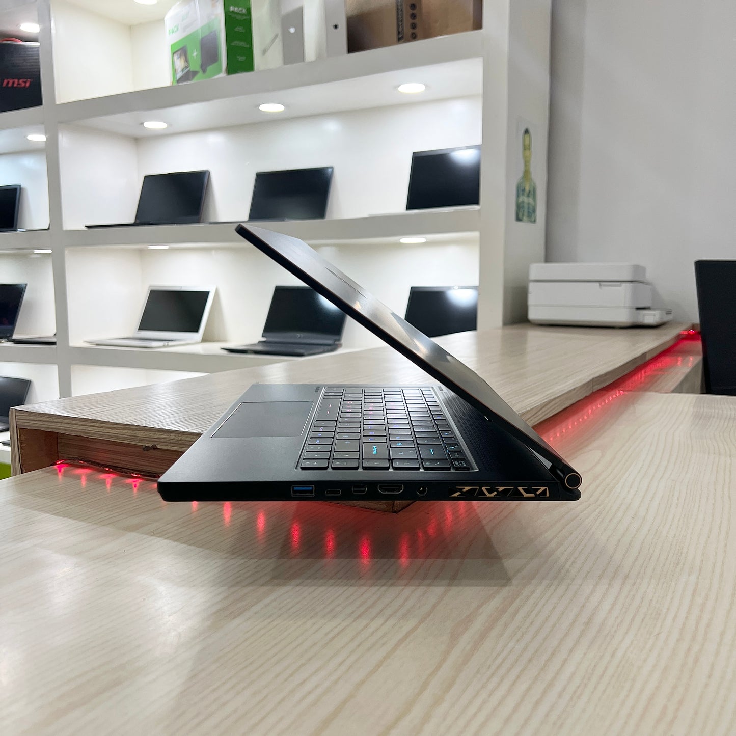 Gamer MSI GS65 stealth -  Core i7-9ème Génération - RTX 2060 6Go dédiée - 16Go DDR4 - 512Go SSD - 15,6"FHD 240Hz