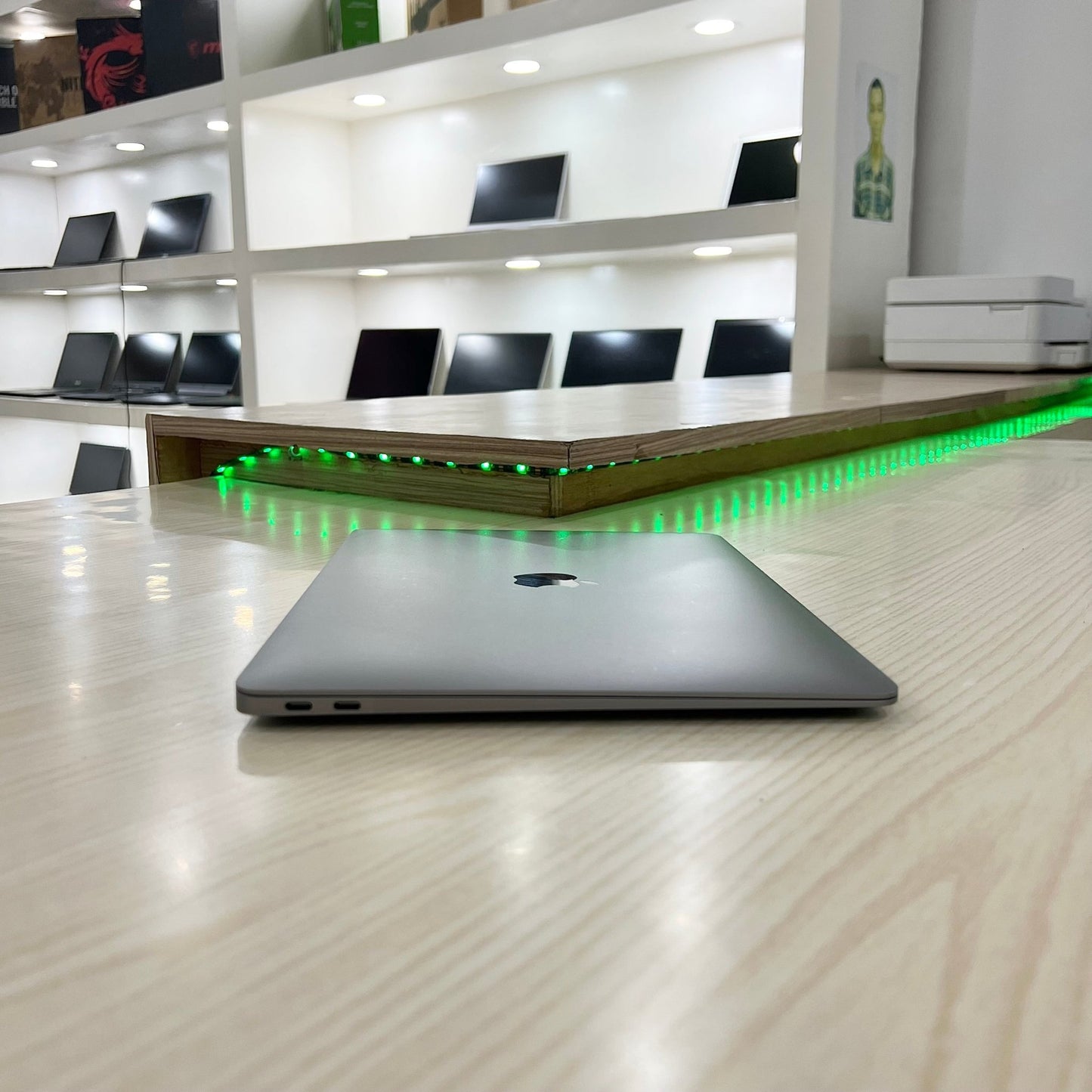 MacBook Air retina annee 2019 - Core i5 - 16Go DDR3- 256Go SSD - 13,3" 2,5K