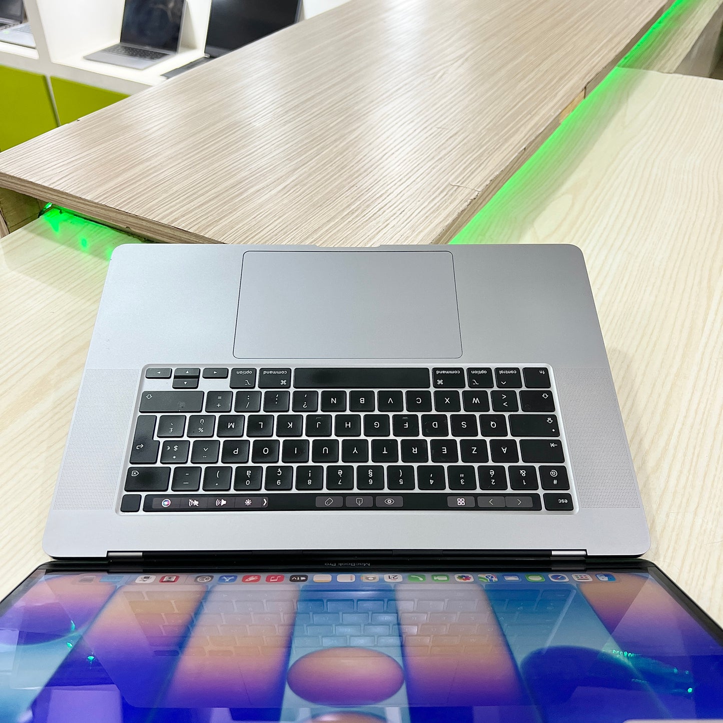 MacBook Pro 2019 -  Core i9  - 16Go - 2 Téra  SSD - 16" 3K - Touch Bar - Touch ID