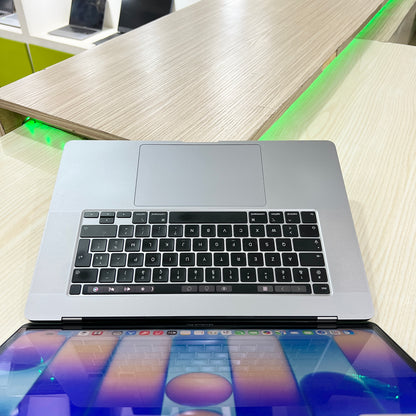 MacBook Pro 2019 -  Core i9  - 16Go - 2 Téra  SSD - 16" 3K - Touch Bar - Touch ID