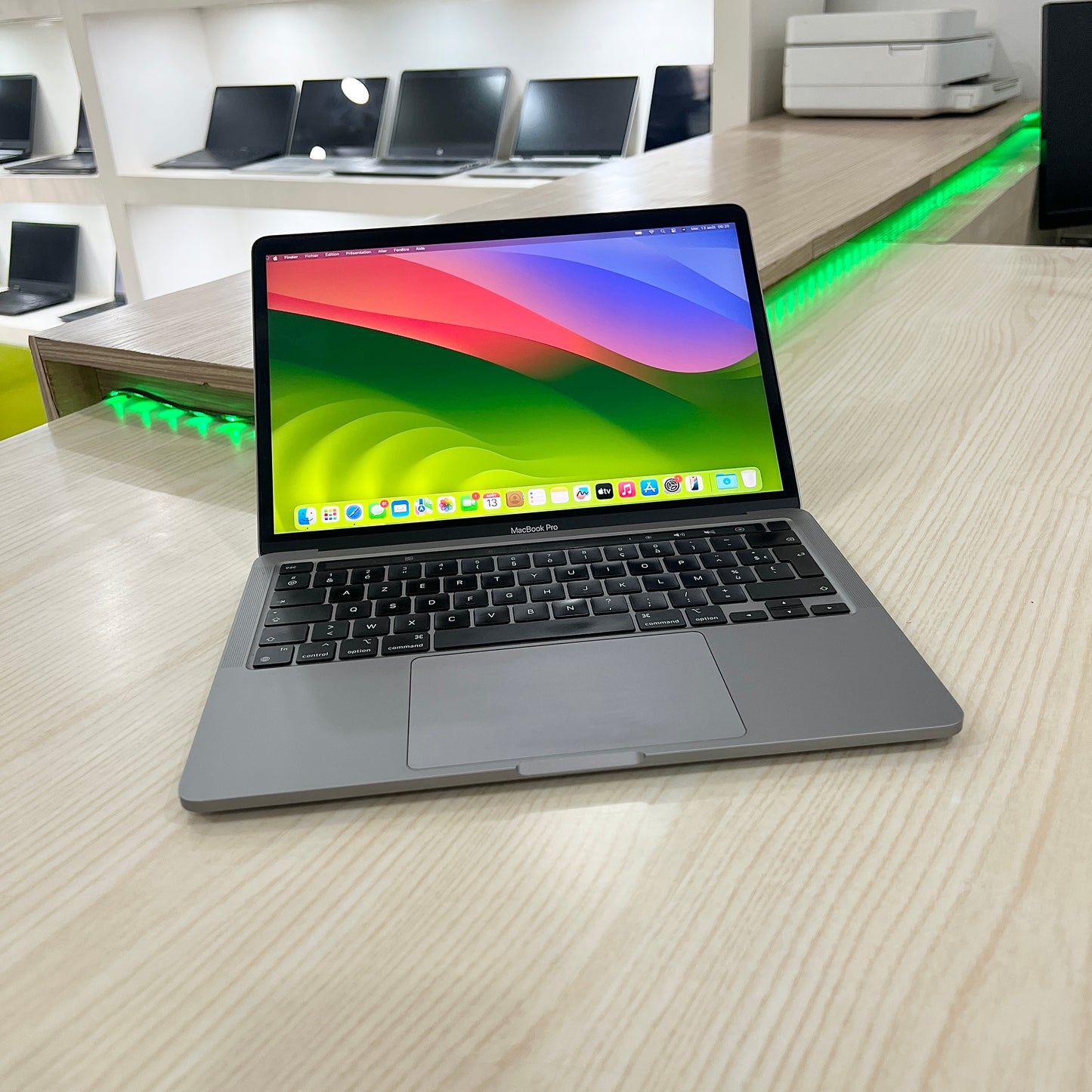 MacBook Pro année 2022 touchBar- Puce M2 - 08Go unifiée - 256Go SSD - 13,3" 2K