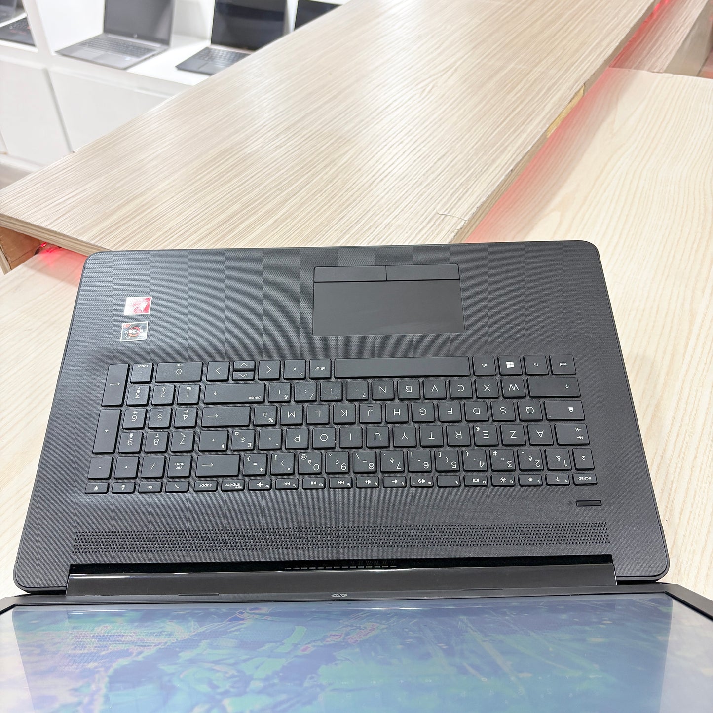 Hp Laptop 17-ca1xxx
 - Amd Ryzen 7 3700U (core i7-8ème génération)- 256Go SSD - 08Go DDR4 - 17" FHD