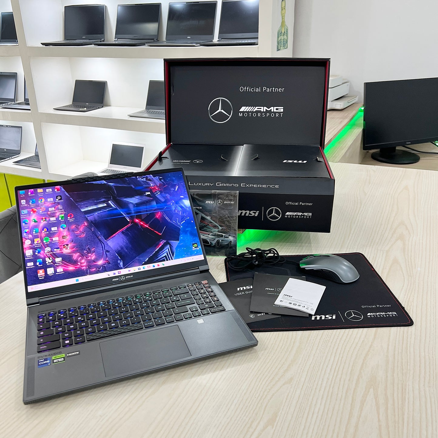 Gamer MSI Stealth 16 MercedesAMG A13VF -  Core i9-13ème Génération - RTX 4060 8Go dédiée - 32Go DDR5 - 2 Téra SSD - 16" OLED 4K