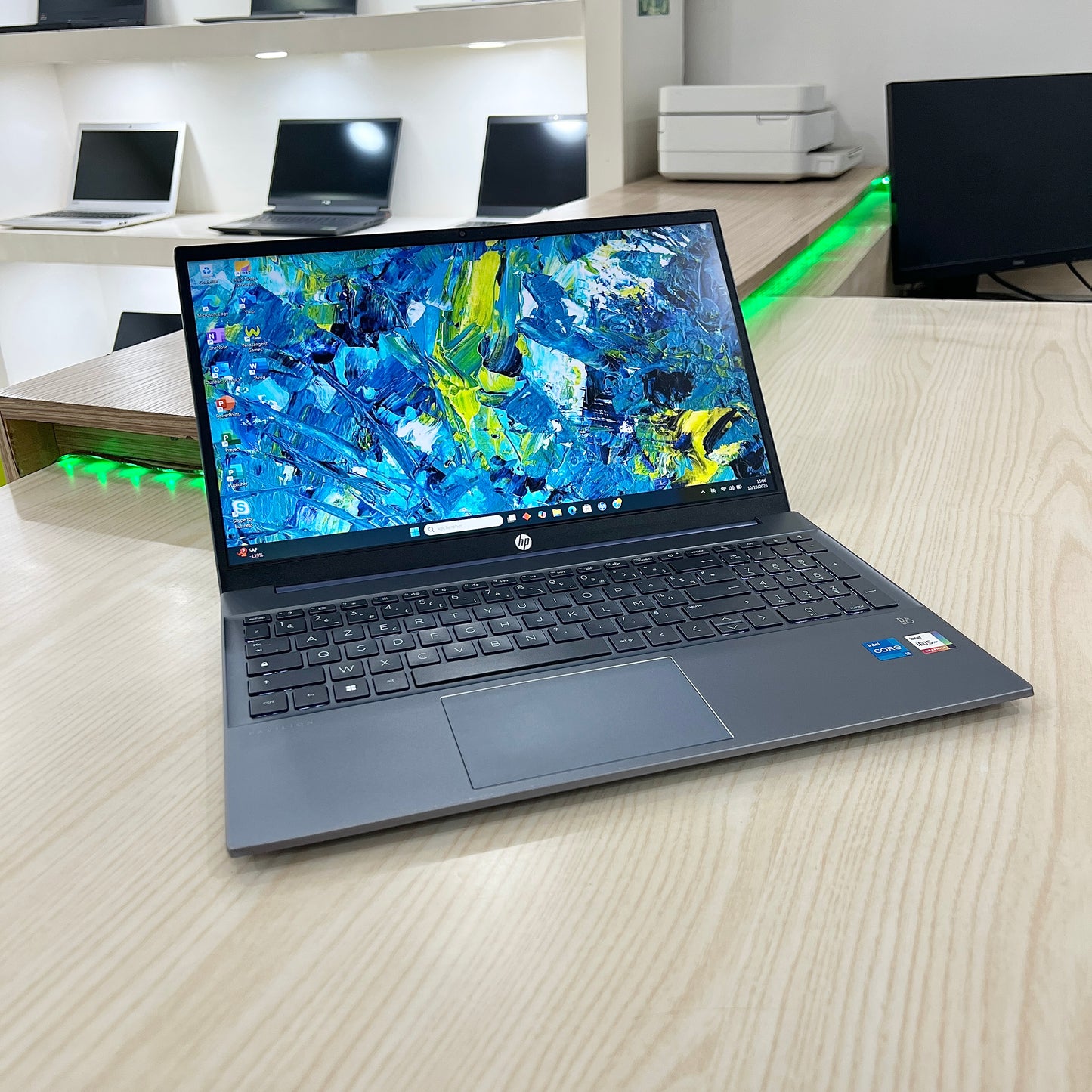 Hp pavilion laptop 15-eg2xxx
 - Core i5-12ème génération - 512Go SSD - 16Go DDR4 - 15,6" FHD