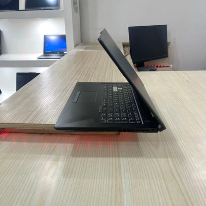 Asus TUF F17 FX706HC – i5 11ème génération / Nvidia GeForce RTX 3050 4Go dédiée/ 16Go RAM / 512Go SSD / ecran 17" FHD 144Hz