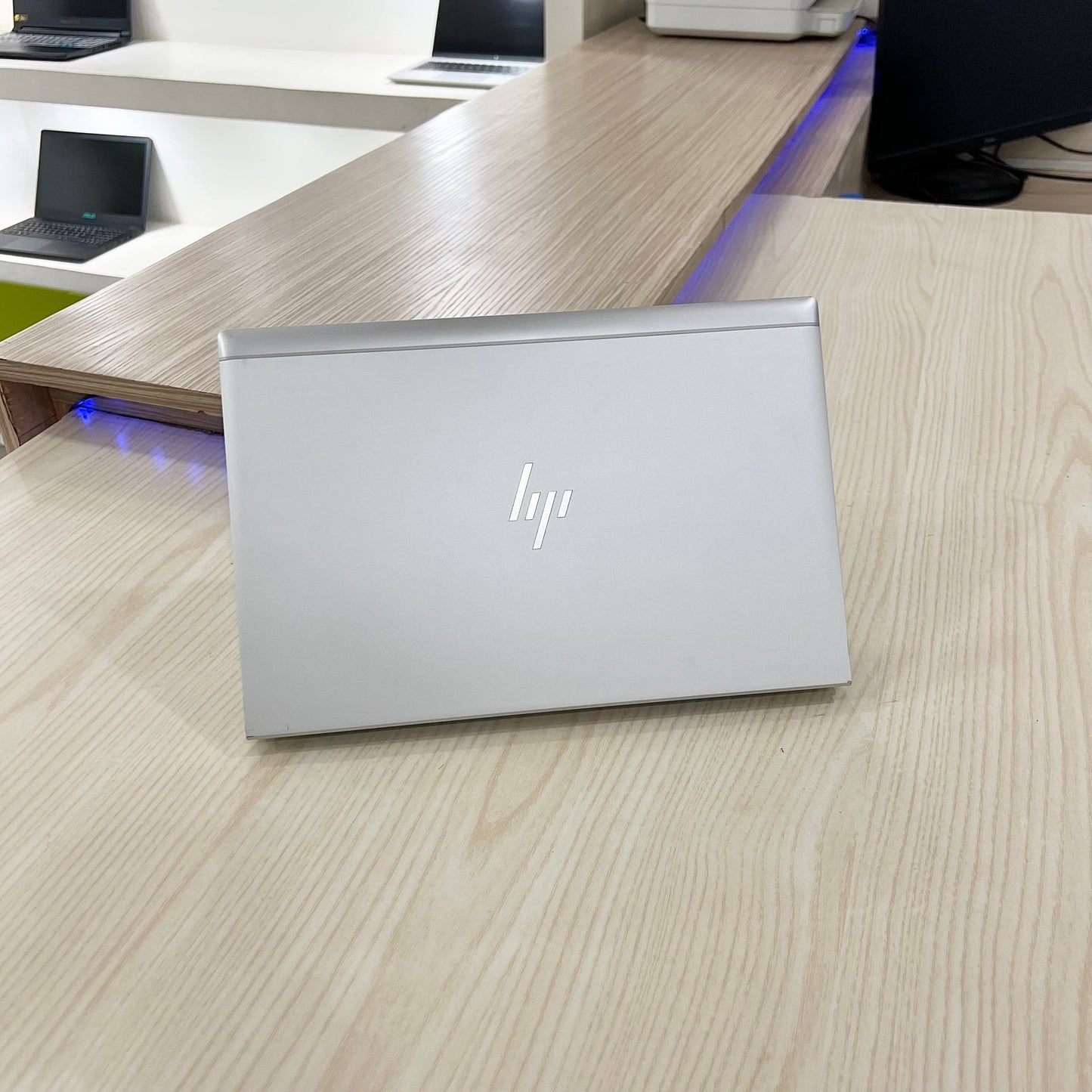 Hp elitebook 830 G7 - core i5-10ème génération- 256Go SSD - 16Go DDR4 - 13,3" FHD Tactile