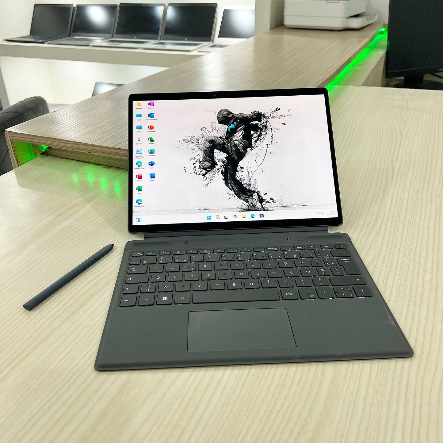 Dell latitude 7320 avec stylet 🖊️ - Core i5-11ème génération - 256Go SSD - 16Go DDR4 - 13,3" 2k tactile & détachable