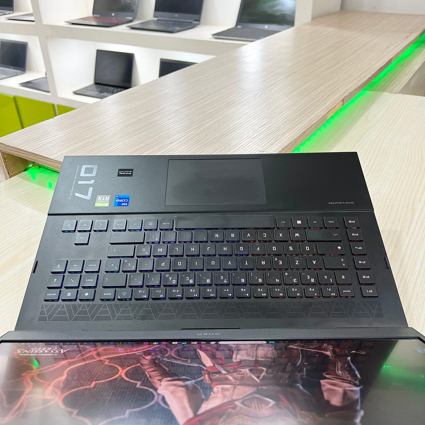 Gamer HP Omen laptop 17-cb0xxx Core i7-11ème Génération - RTX 3060 6Go dédiée - 16Go DDR4 - 1 Téra SSD - 17" 144Hz