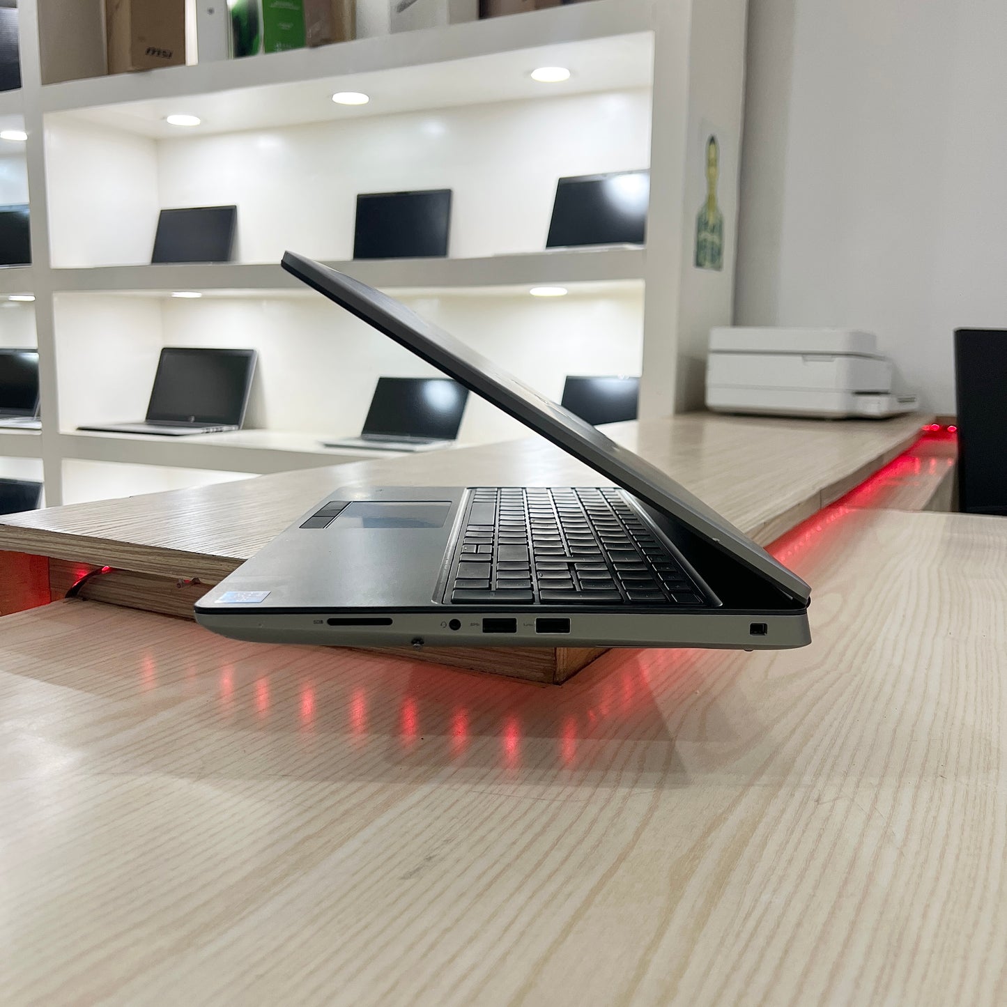 Gamer Dell Précision 7560
-  Core i7-11ème Génération - NVIDIA T1200 4Go dédiée - 32Go DDR4 - 512Go SSD - 15,6"FHD