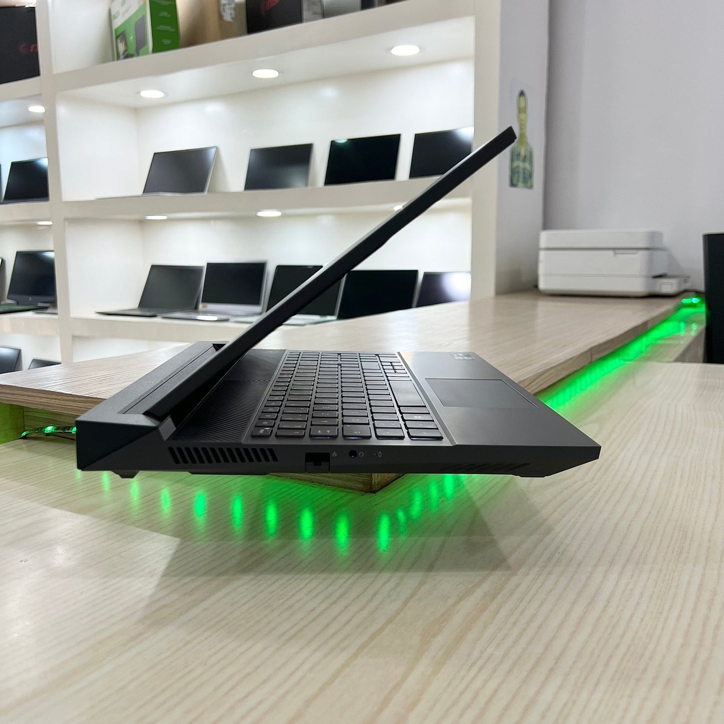 Gamer Dell G15 5530 Core i7 13ᵉ Génération, RTX 4060 8Go dédiée, 16Go DDR4, 2 Téra SSD, 15,6" FHD