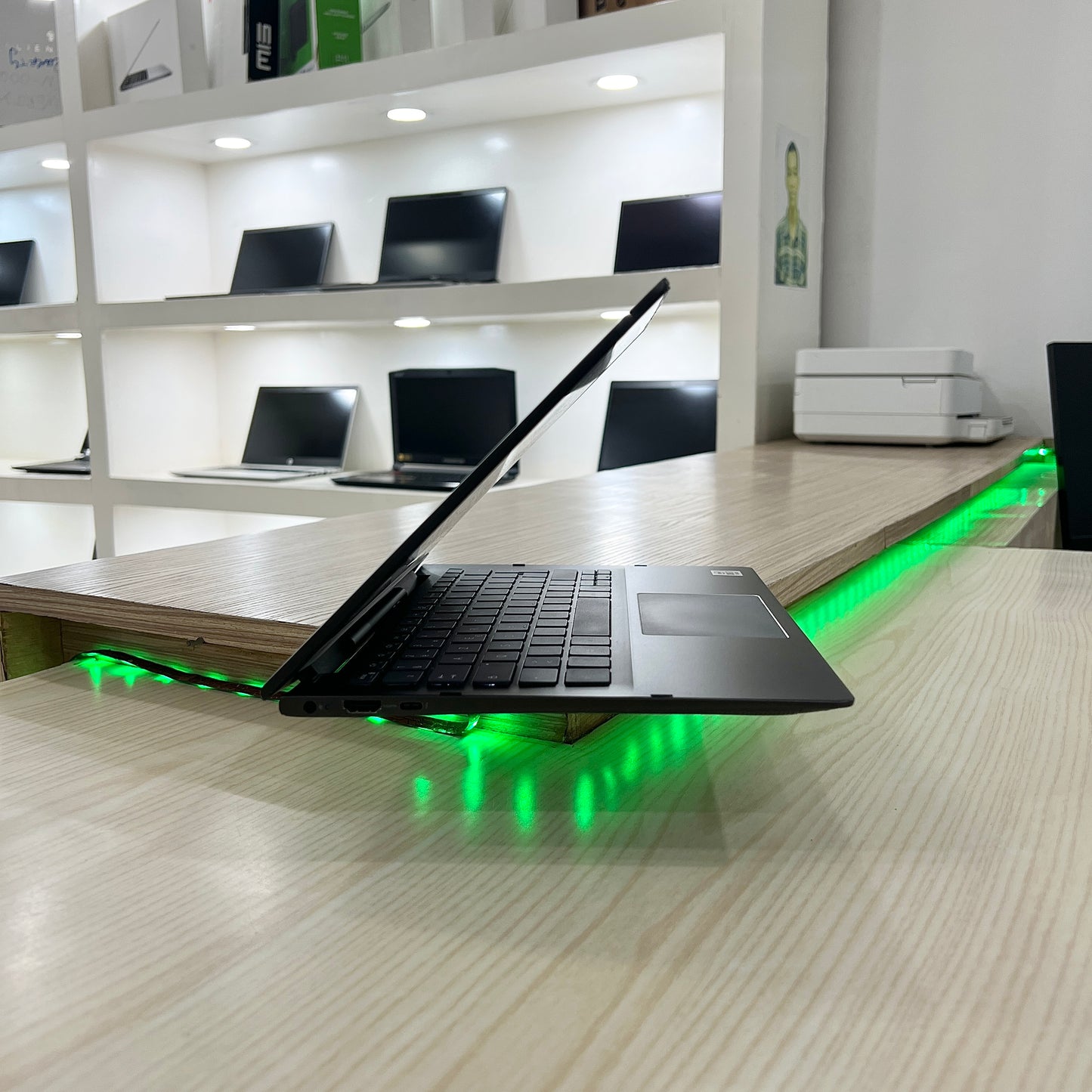 Dell Inspiron 7390 - Core i7-10ème - 16Go DDR4 - 256Go SSD - 14" FHD tactile