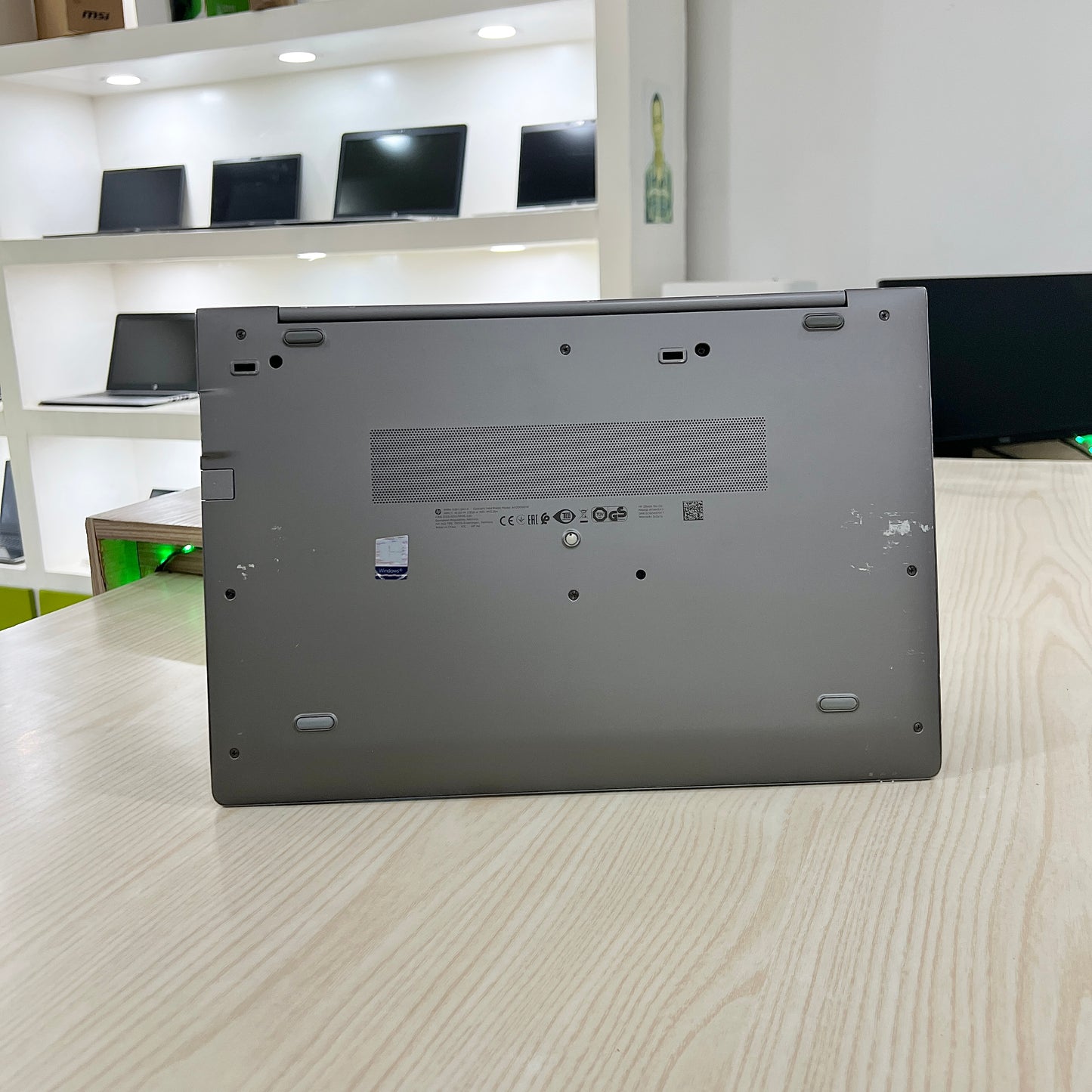 HP ZBook 15u G6  - Core i5-8ème génération, Amd Radeon WX3200, 08Go DDR4, 256Go SSD, 15,6" FHD