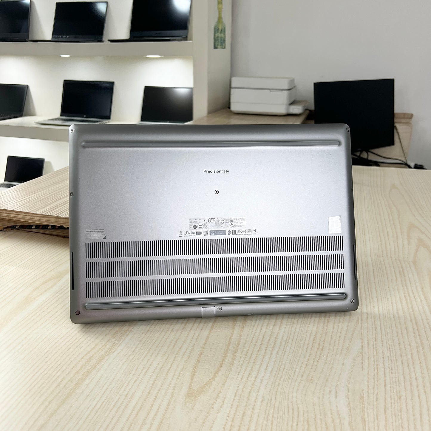 Gamer Dell Précision 7560
-  Core i7-11ème Génération - NVIDIA T1200 4Go dédiée - 16Go DDR4 - 512Go SSD - 15,6"FHD