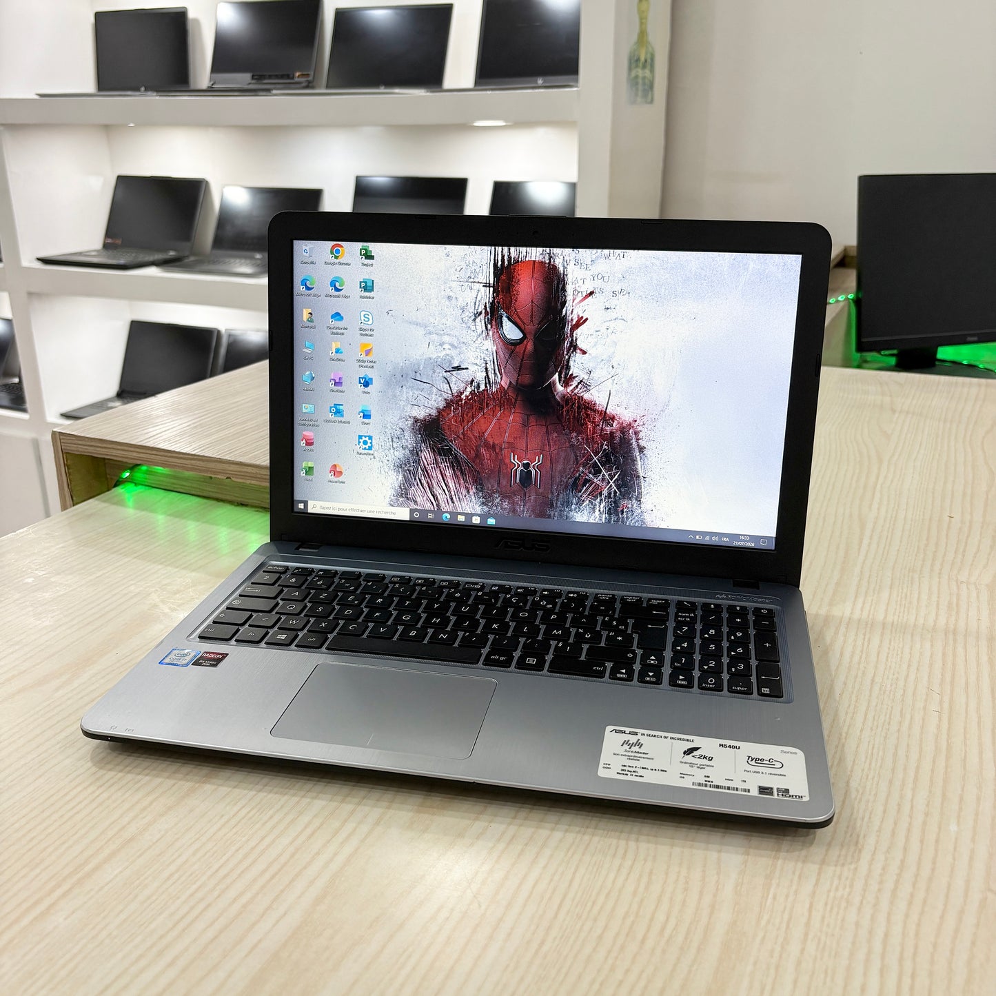 Asus X540UP- Core i7-7ème - NVIDIA- Amd Radeon HD 8500M 2Go dédiée - 08Go DDR4 - 256Go SSD- 15,6" FHD