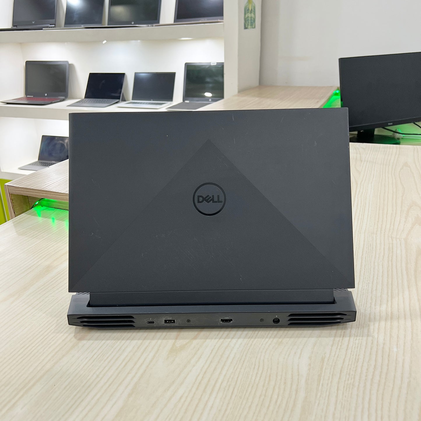 Gamer Dell G15 5510 - Core i7-10ème Génération - RTX 3060 6Go dédiée - 16Go DDR4 - 512Go SSD - 15,6" 120Hz