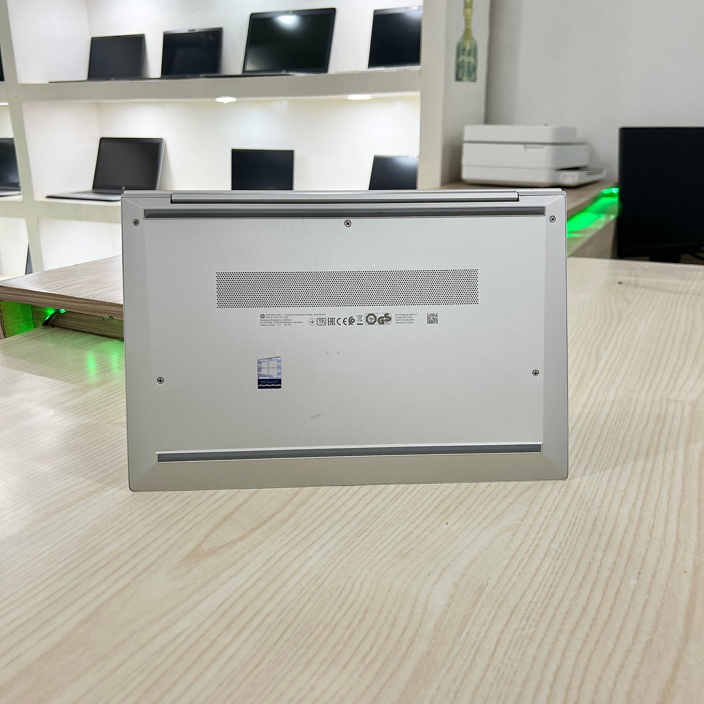 Hp elitebook 830 G7 - core i5-10ème génération- 256Go SSD - 08Go DDR4 - 13,3" FHD