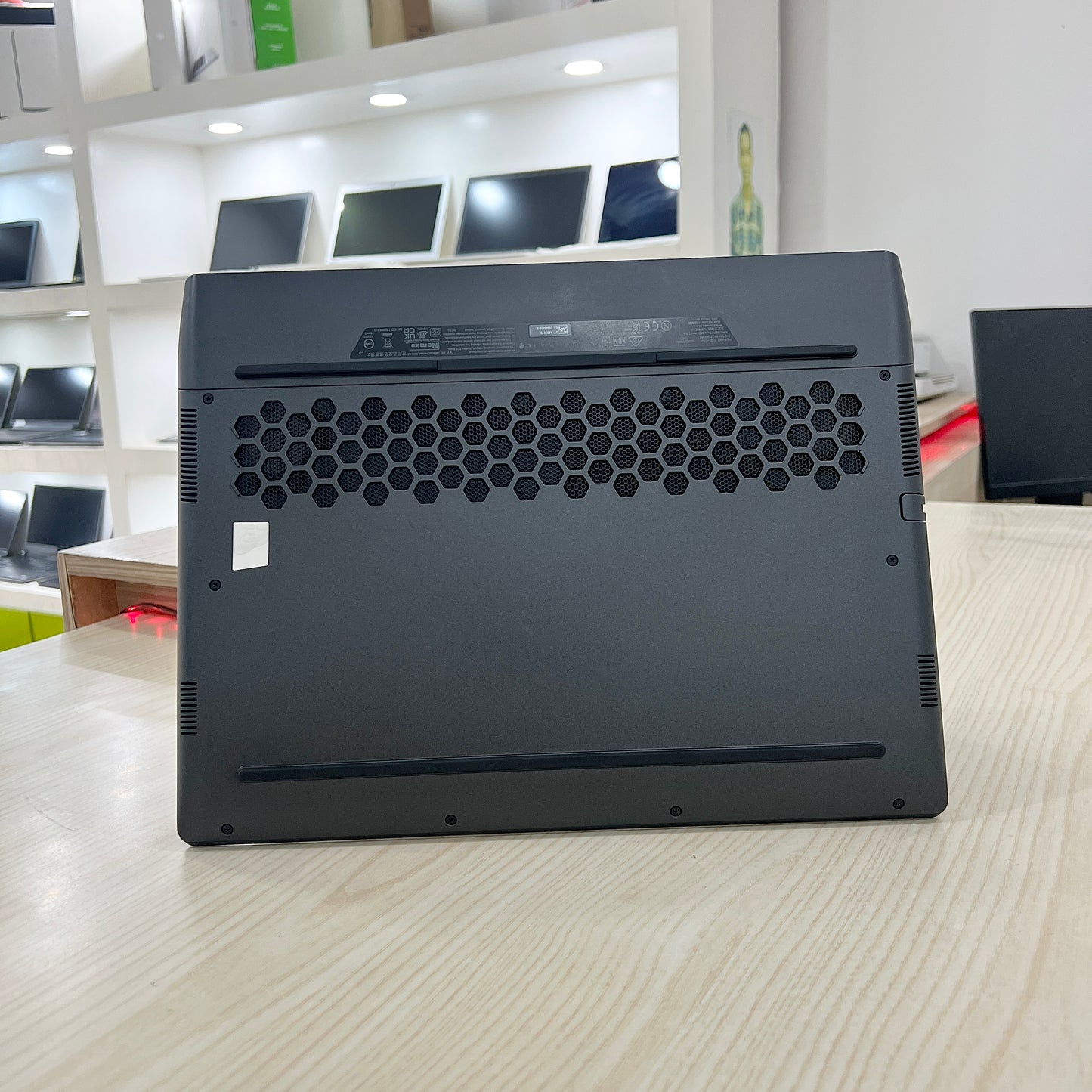 Gamer Alienware M15 R7 - Amd ryzen 7 6800H (Core i7-12ème Génération) - RTX 3060 6Go dédiée - 32Go DDR4 - 2 Téra SSD - 15,6" 240Hz