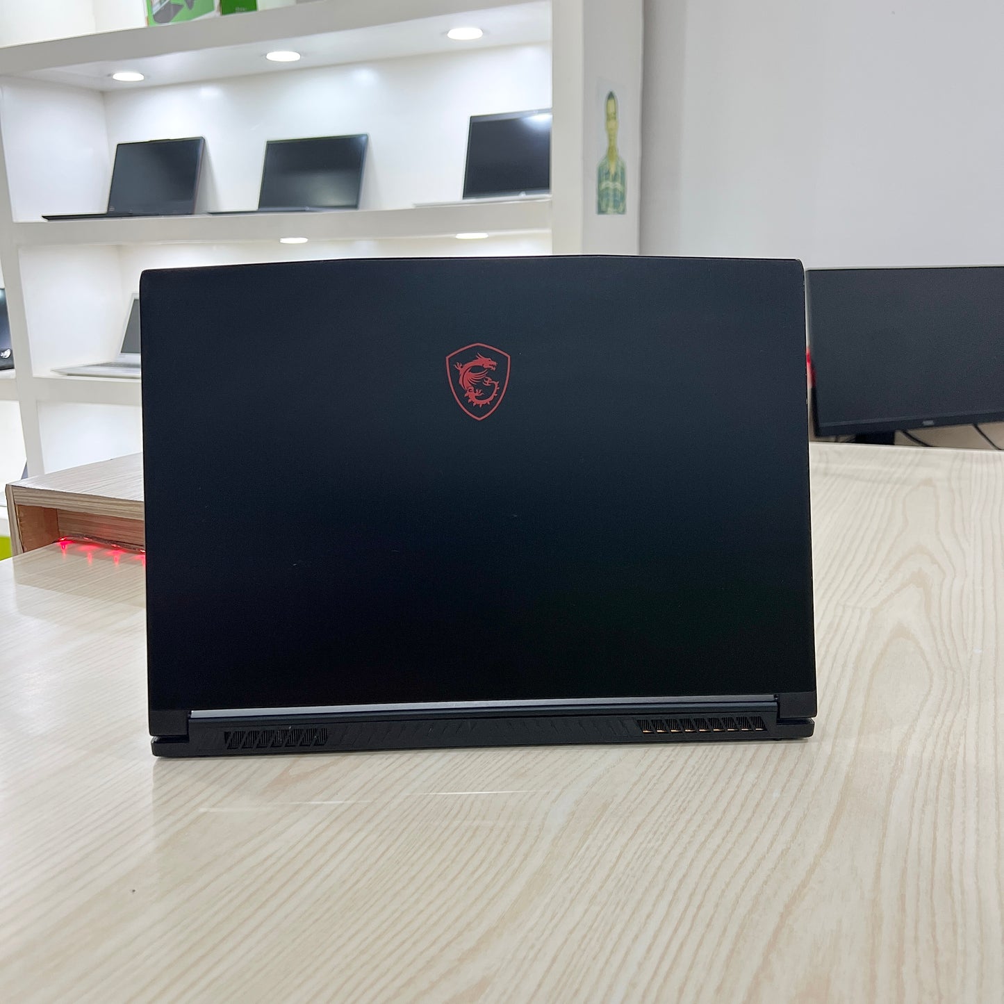 Gamer MSI GF65 10UE - Core i5-10ème Génération - RTX 3060 6Go dédiée - 16Go DDR4 - 512Go SSD - 15,6"FHD 144Hz