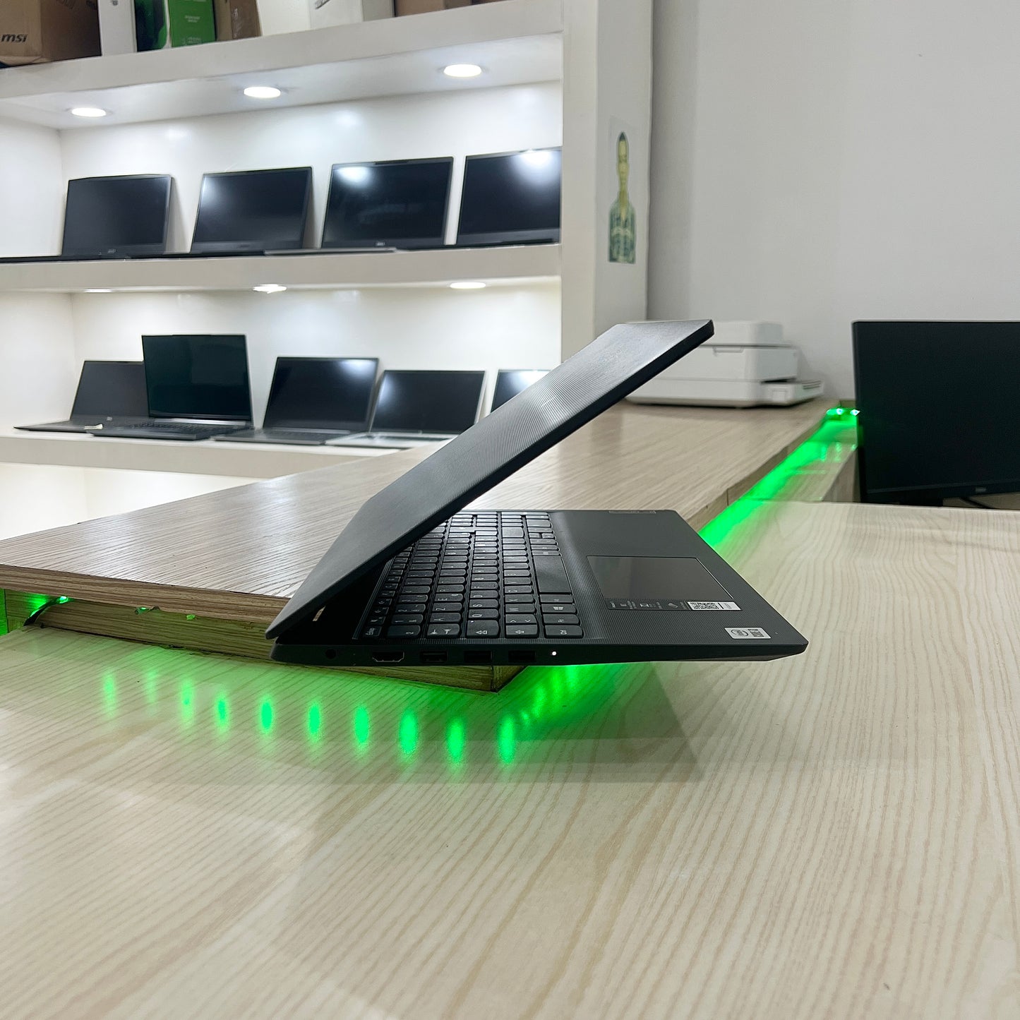 Lenovo 81WB  - core i3-10ème génération- 256Go SSD - 08Go DDR4 - 15,6" FHD