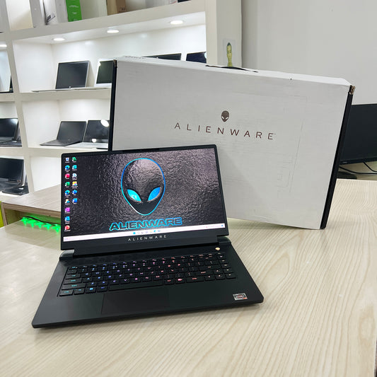 Gamer Alienware M15 R7 - Amd ryzen 7 6800H (Core i7-12ème Génération) - RTX 3060 6Go dédiée - 32Go DDR4 - 2 Téra SSD - 15,6" 240Hz